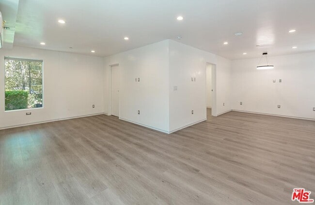 Photo - 613 6th Ave