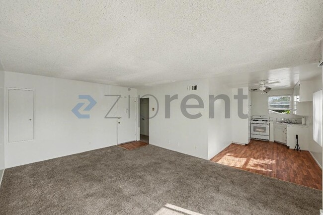 Building Photo - Unit 4