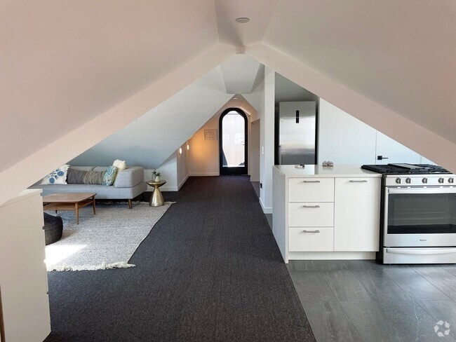 Building Photo - Truax House Unit 10