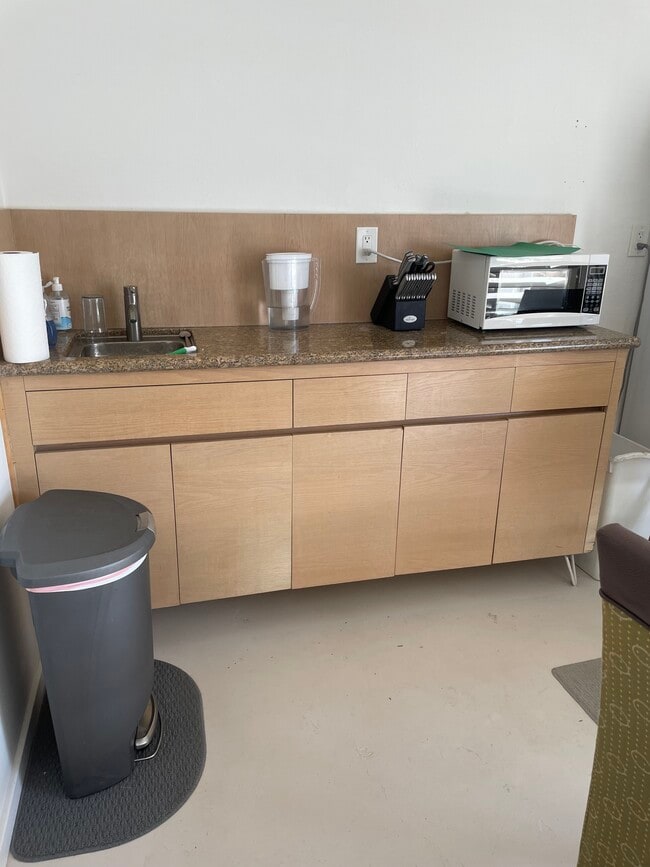 Kitchenette - 2025 Neptune Rd Unit Studio