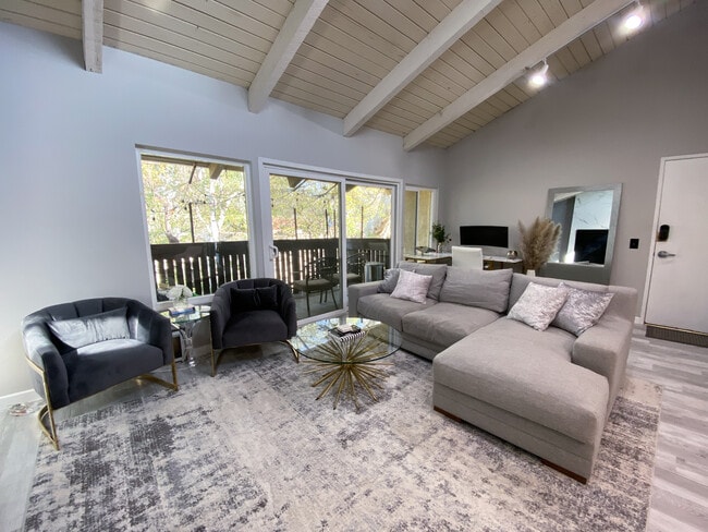 Photo - 18350 Hatteras St Unit 272