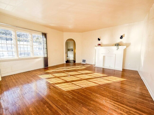 Building Photo - 3427 12th Ave