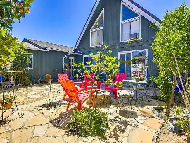 Building Photo - Private Furnished Bedroom for Rent – Near SDSU

Comfortable and fully furnished private bedroom a... Unit Room 1