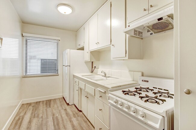 Photo - 937 6th St Unit 5