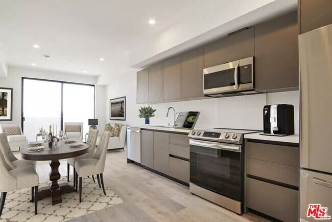 Building Photo - 919 S Harvard Blvd Unit 405 Rental
