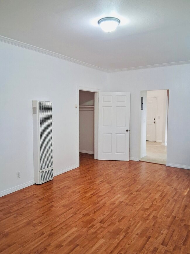 Photo - 4762 Lexington Ave