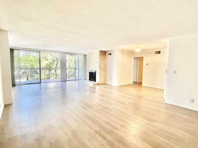 Photo - 441 N Oakhurst Dr Unit 301
