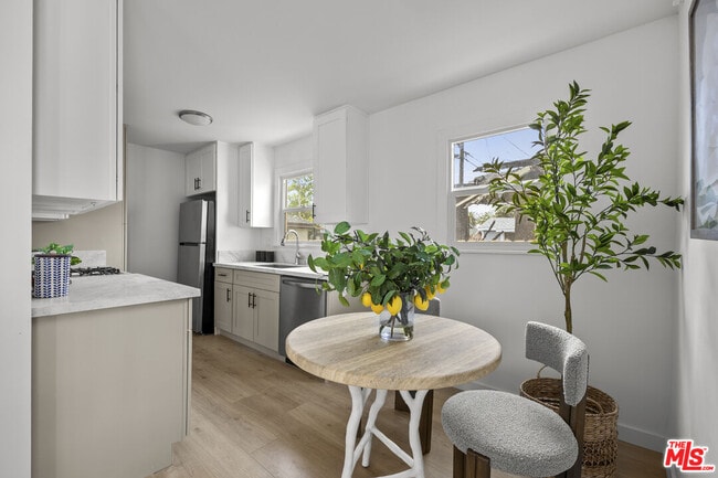 Photo - 1510 W 52nd St