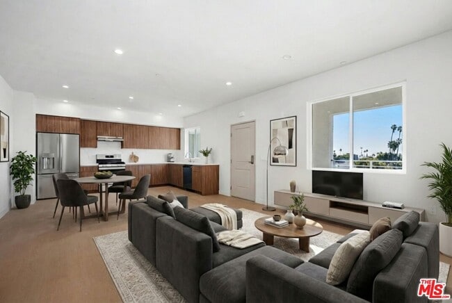 Building Photo - 1717 Winona Blvd Unit 203