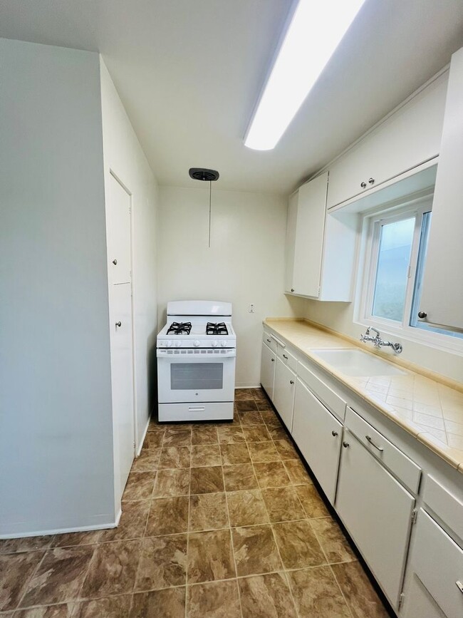 Photo - Midtown Ventura - One bedroom, one bath upstairs apartment