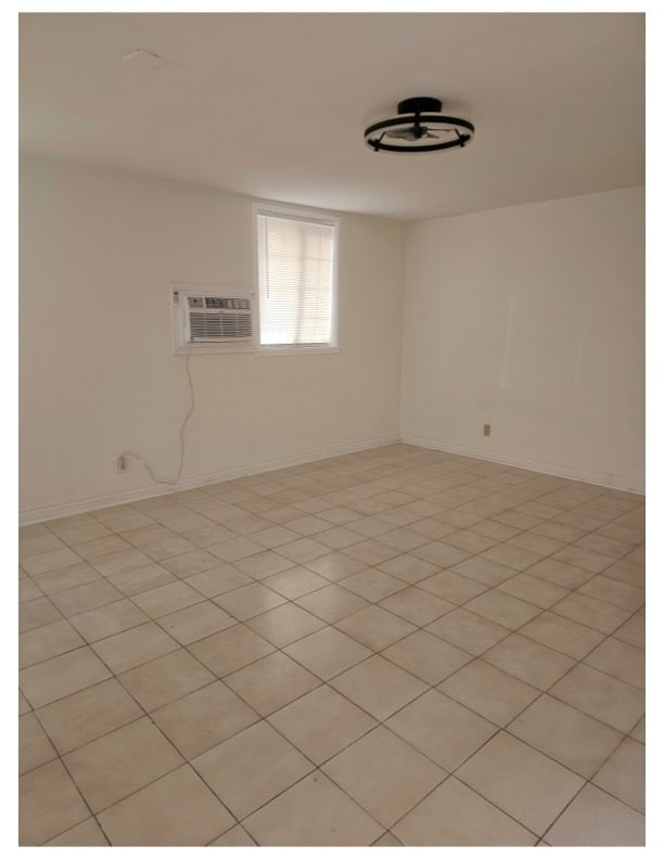 Photo - 305 Geneva St