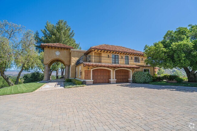 Building Photo - Private 5 Bedroom Estate for Rent in Santa... Rental
