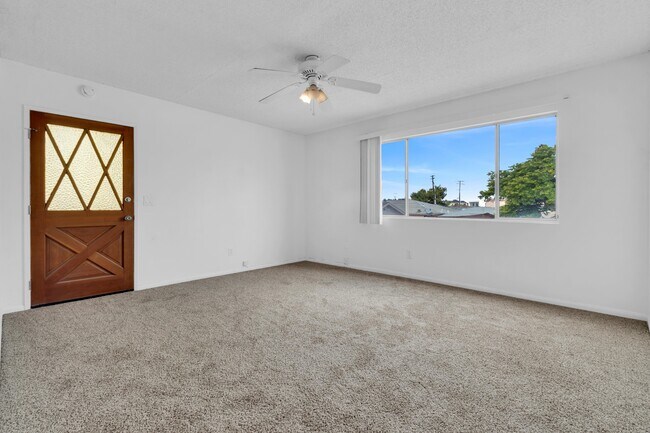 Building Photo - 4745 Choctaw Dr Unit 3