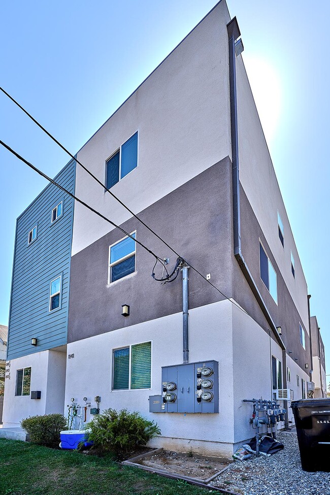 Photo - 1141 1/2 Irolo St Townhome