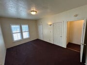 Master bedroom - 112 N Primrose Ave Apartments