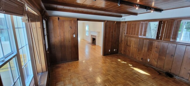 Photo - 661 Warner Ave