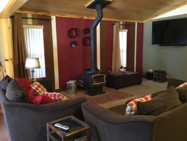 Photo - Big Bear Lake- 2 Bedroom 2 Bath Cabin
