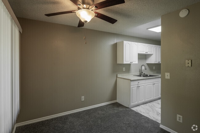 1BR, 1BA - 720SF - Dining Room - Seranado Fountain Apartments