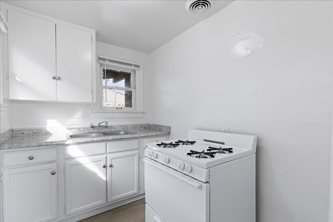 Photo - 301 W 14th St Unit 301 1/2