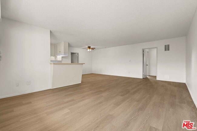 Photo - 15540 Moorpark St Unit 8