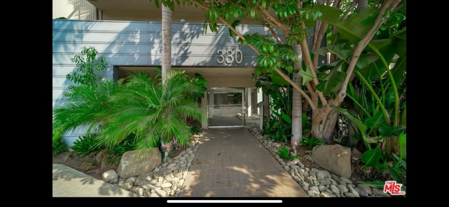 Building Photo - 330 S Barrington Ave Unit 309