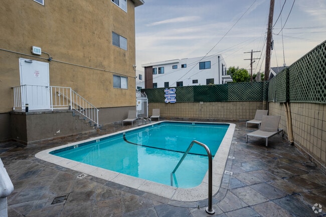 Pool - 1134 N Sycamore Ave
