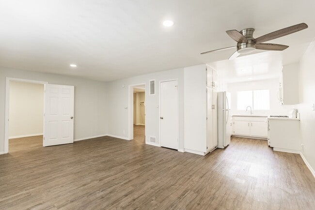 Photo - 18407 Dearborn Street
