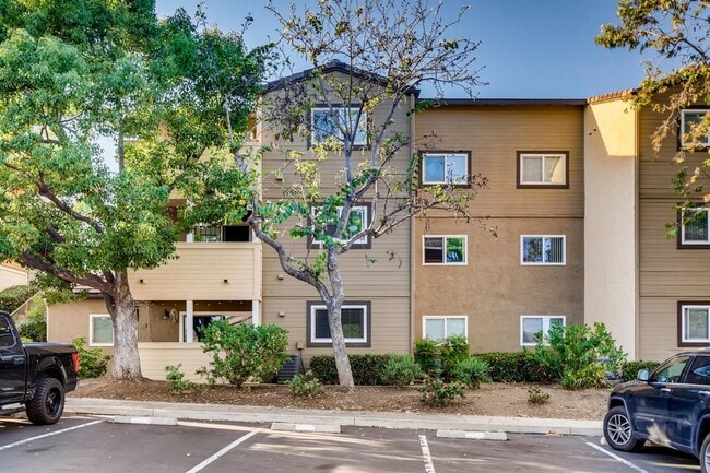 Spacious 2BR/2BA Top-Floor Condo in Gated ... - Spacious 2BR/2BA Top-Floor Condo in Gated ... Unit 105