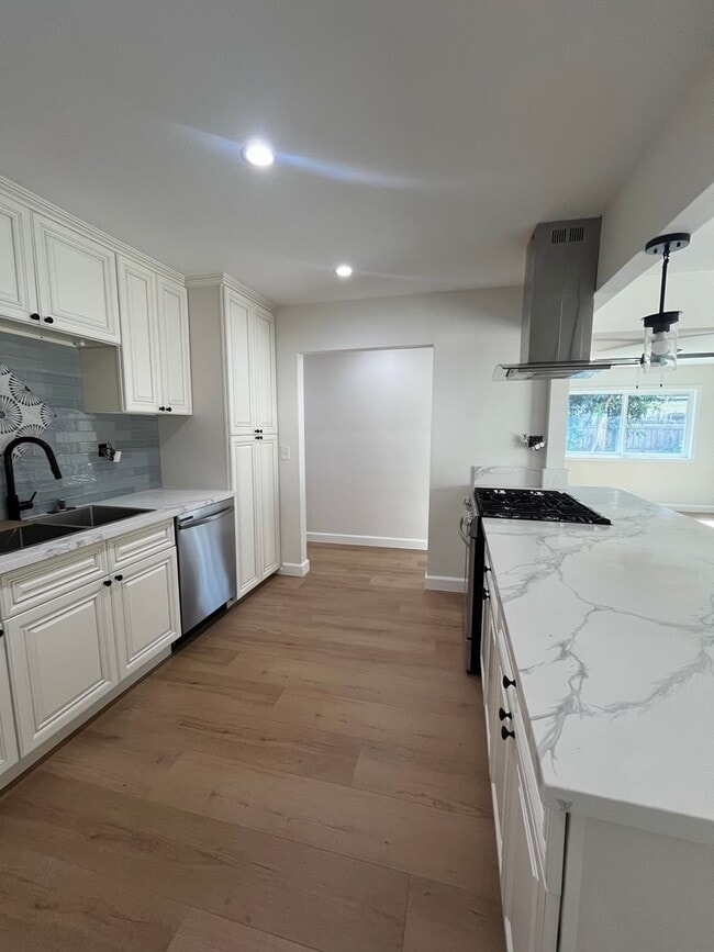 Photo - For Rent – Newly Remodeled 3 Bed / 2 Bath ...