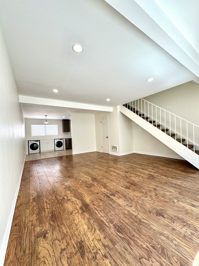 Photo - 719 N Eucalyptus Ave Townhome