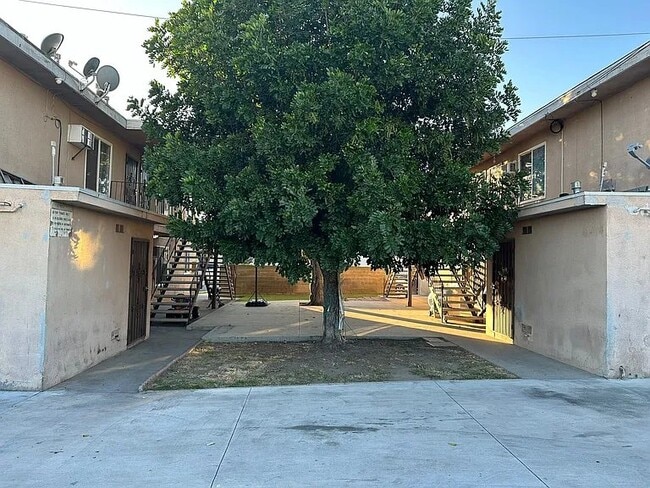 Building Photo - 14424 Flallon Ave Unit 2