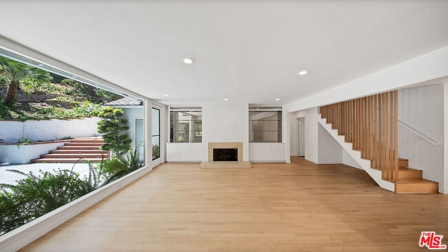 Photo - 539 Levering Ave