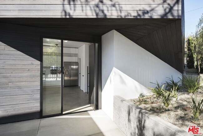 Photo - 855 Hilldale Ave