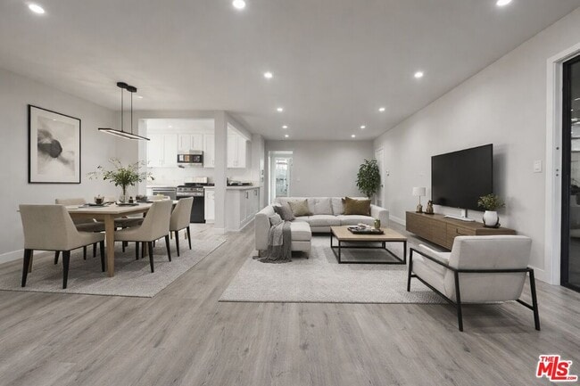 Building Photo - 8360 Blackburn Ave Unit 2