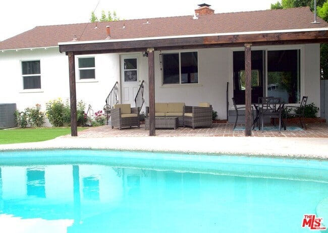Building Photo - 15732 Covello St Rental
