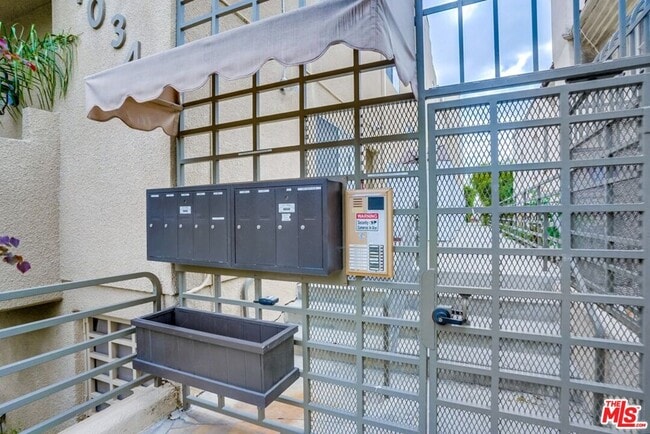 Photo - 1034 S Shenandoah St Unit 2