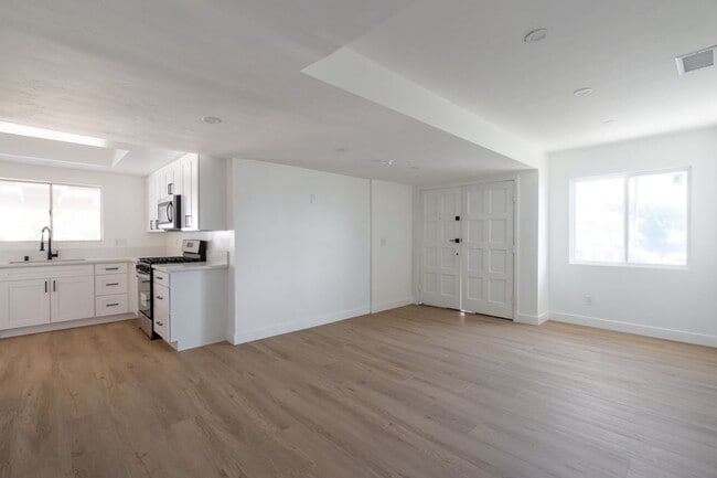 Building Photo - Central air conditioning!