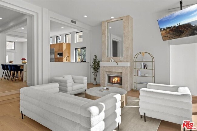 Photo - 6730 Esplanade