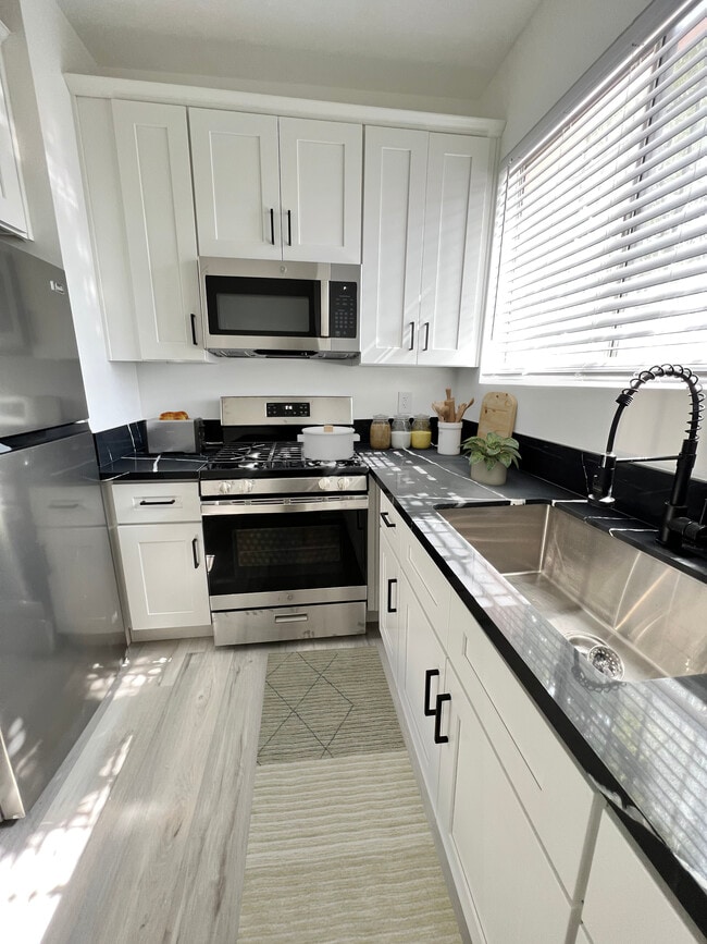 Photo - 6075 Franklin Ave Apartment Unit 239