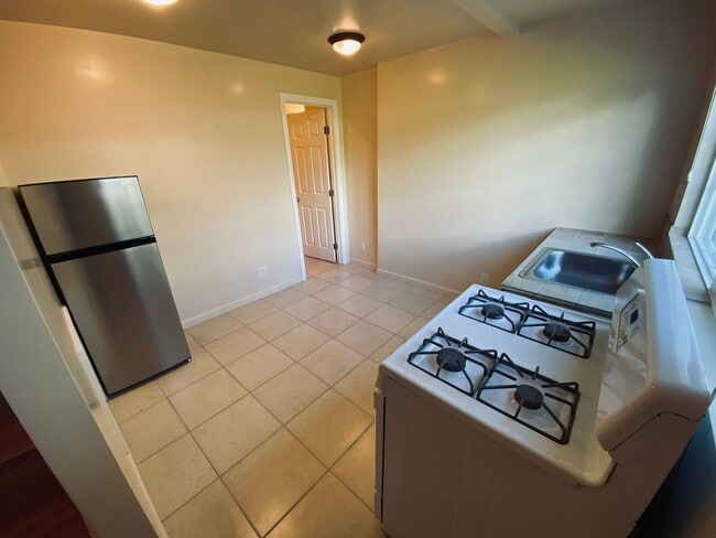 Downtown Split-Level Apartment - Downtown Split-Level Apartment Unit 1525B
