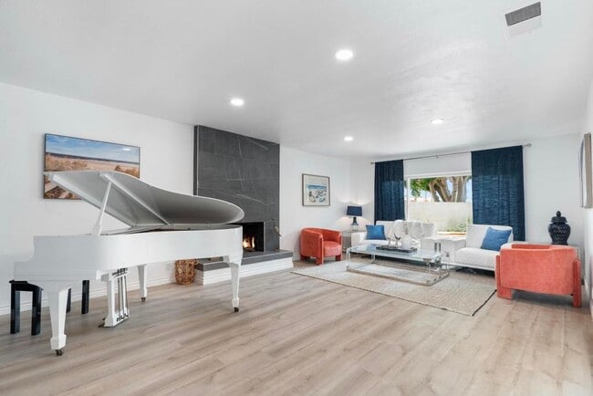 Photo - Stunning 5-Bed, 4-Bath Fully Furnished Home in Prestigious Huntington Harbour