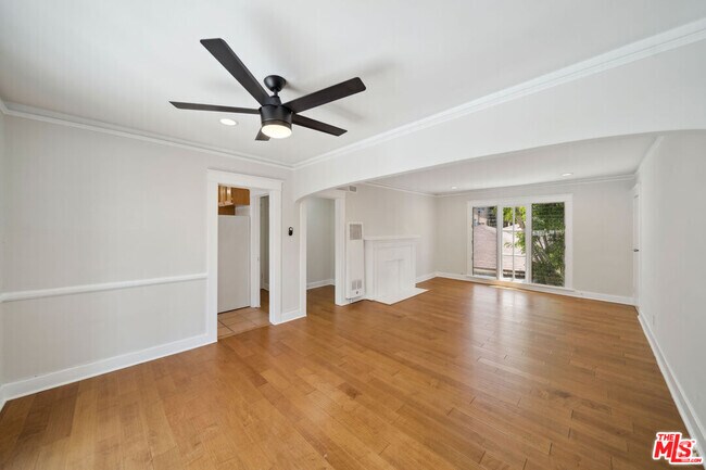 Building Photo - 1239 Havenhurst Dr Unit 1239 1/2 Rental