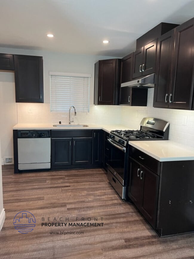 Photo - 9928-9934 Rose St.