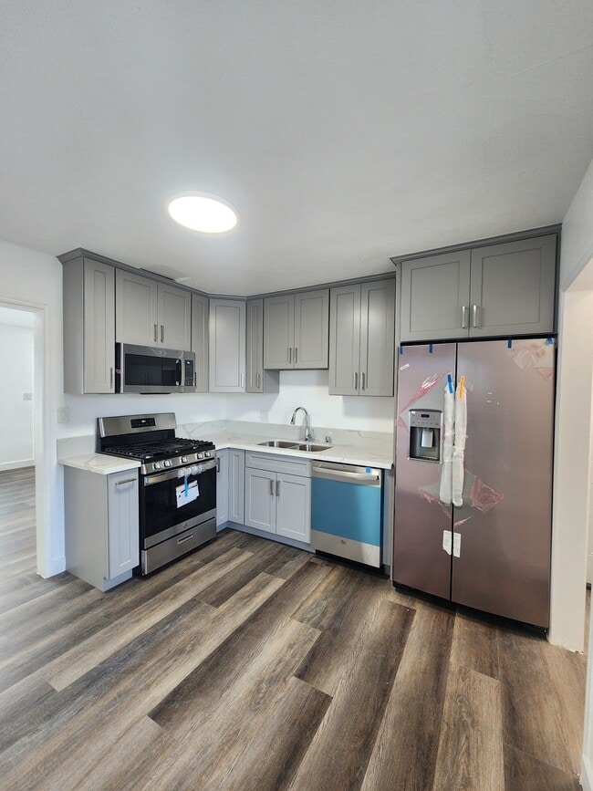 Photo - 245 E 219th St