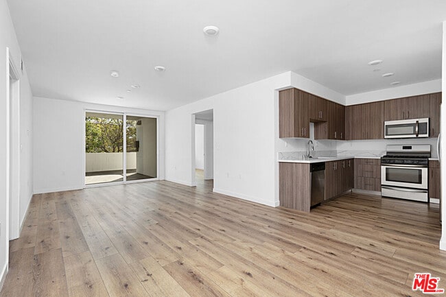 Photo - 5229 Willowcrest Ave Unit 203