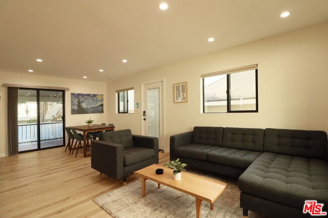 Photo - 918 N San Vicente Blvd