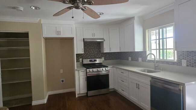 Photo - 12507 Brent St
