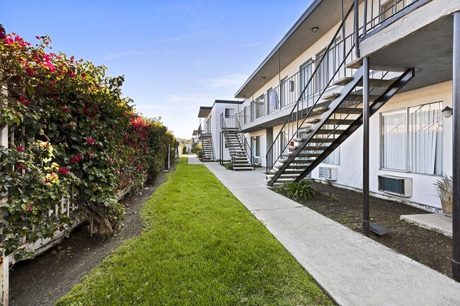 Photo - Valle at 9061 Kenwood Apartments