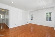 Photo - 787 Elmira St