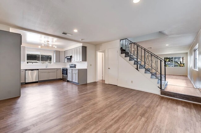 Building Photo - 540 E Hyde Park Pl Unit 1